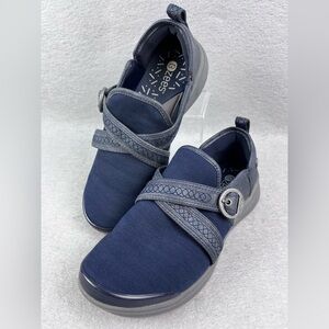 Bzees Indigo women's slip on casual loafer comfort shoes size 8W